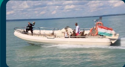 LÁNYKÉRÉS A BALATONON